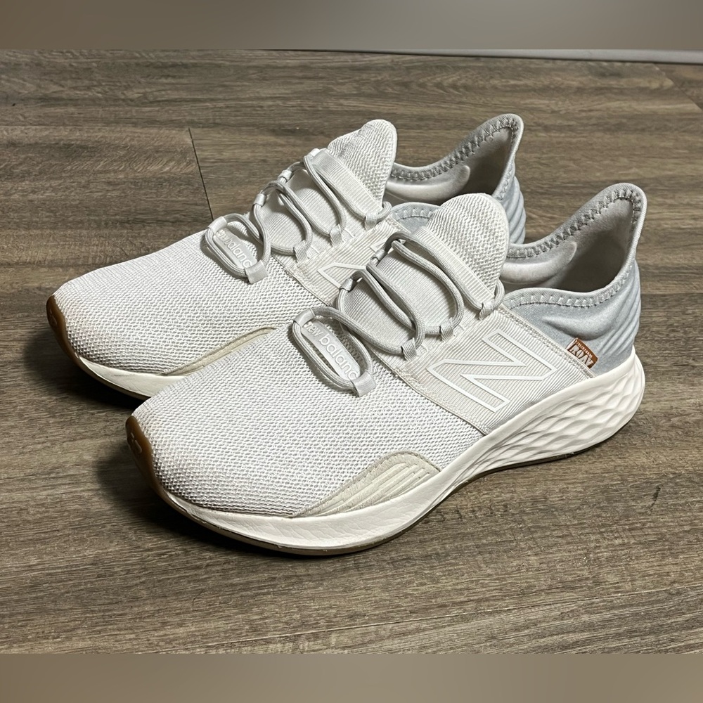 New Balance Women’s Fresh Foam ROAV Running Shoe Size 10 B - White/Gray